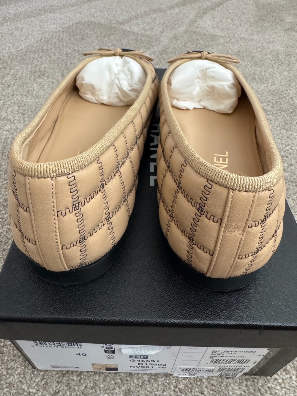 CHANEL Beige and Black Quilted Cap-Toe Leather Ballet Flats Sz 40 - Picture 4 of 16